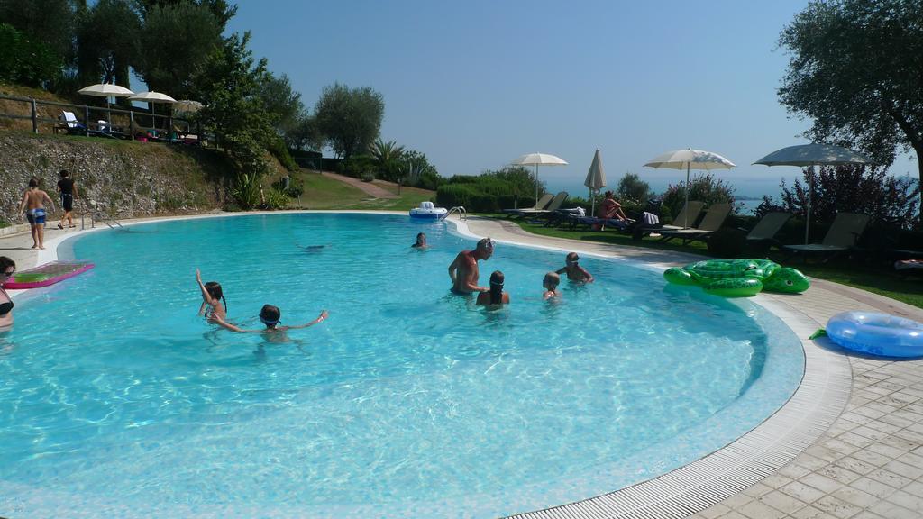 Appartamenti Borgo Gardone Riviera Exterior foto