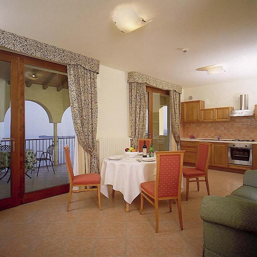 Appartamenti Borgo Gardone Riviera Exterior foto