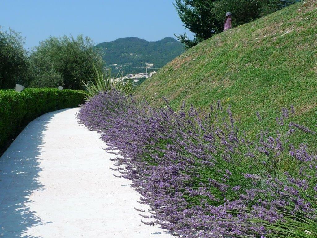 Appartamenti Borgo Gardone Riviera Exterior foto
